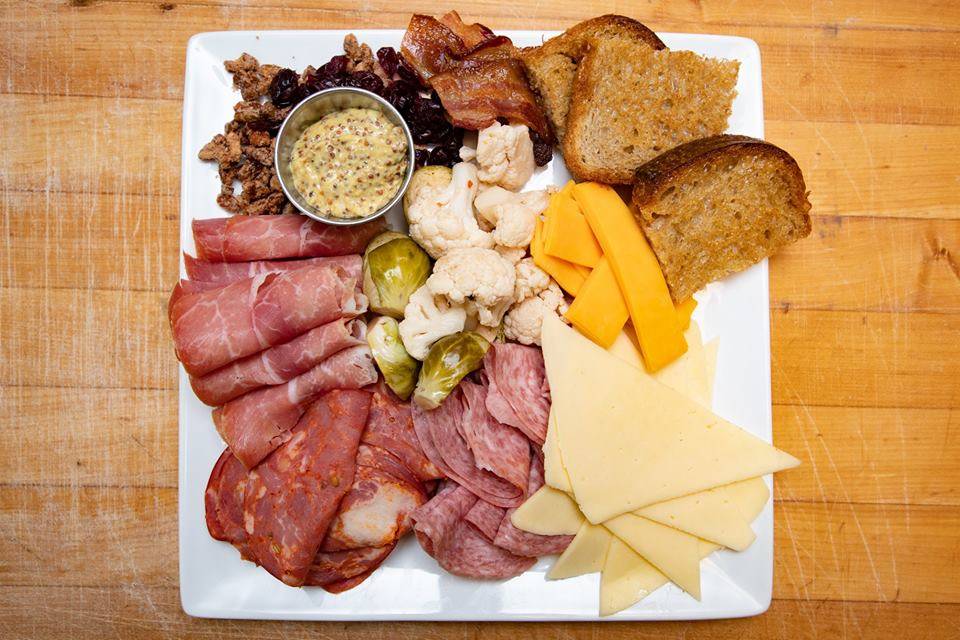 French Quarter New Orleans, Charlevoix | meal delivery | 100 Michigan Ave, Charlevoix, MI 49720, USA | 2314373993 OR +1 231-437-3993