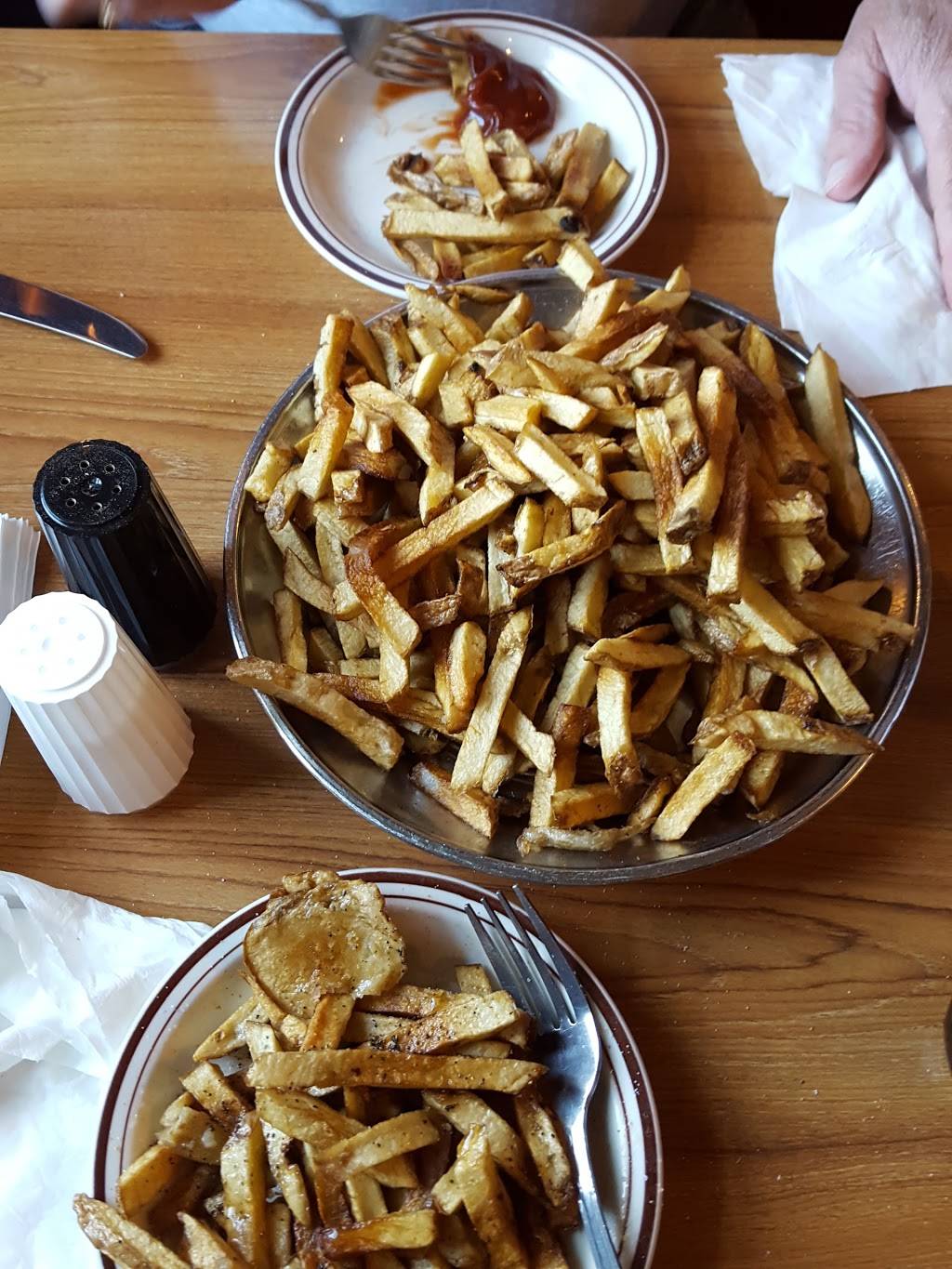 Jacks Family Tavern & Restaurant | restaurant | 15 S Prince St, Millersville, PA 17551, USA | 7178728300 OR +1 717-872-8300