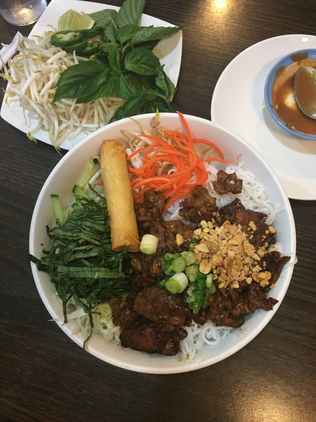 Nam Vang Restaurant | restaurant | 1380 Lyell Ave, Rochester, NY 14606, USA | 5853194137 OR +1 585-319-4137