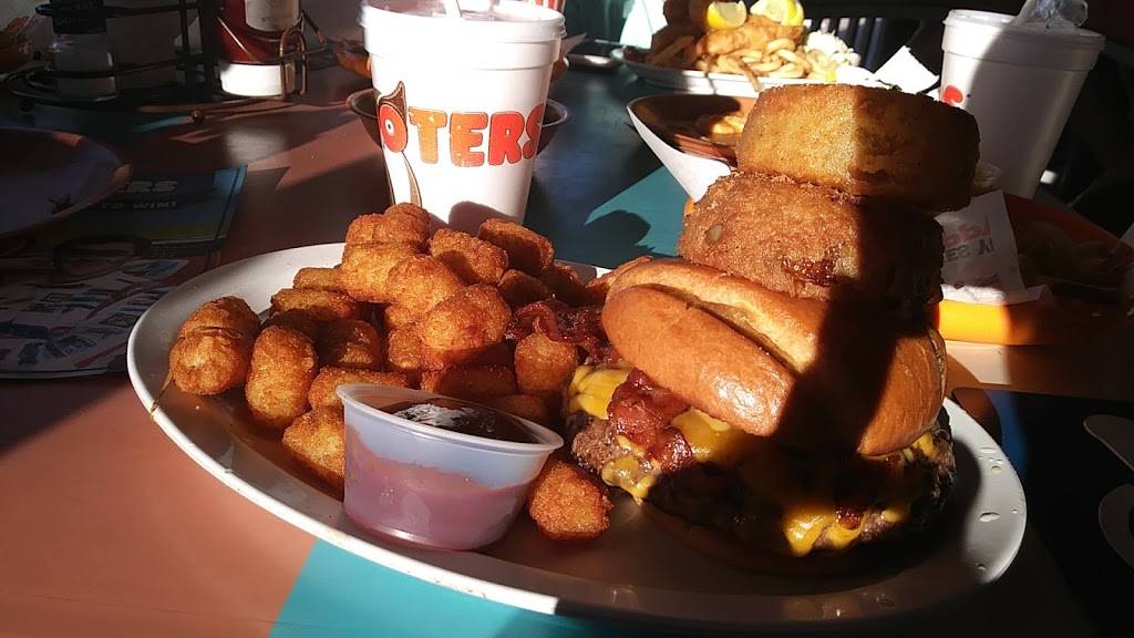 Hooters | meal takeaway | 1600 Estero Blvd, Fort Myers Beach, FL 33931, USA | 2394636033 OR +1 239-463-6033