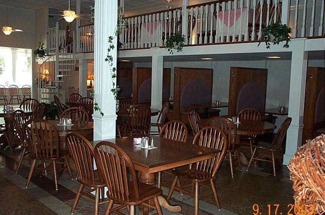 Samuels on the Square | restaurant | 117 N Court Square, Waverly, TN 37185, USA | 9312967877 OR +1 931-296-7877