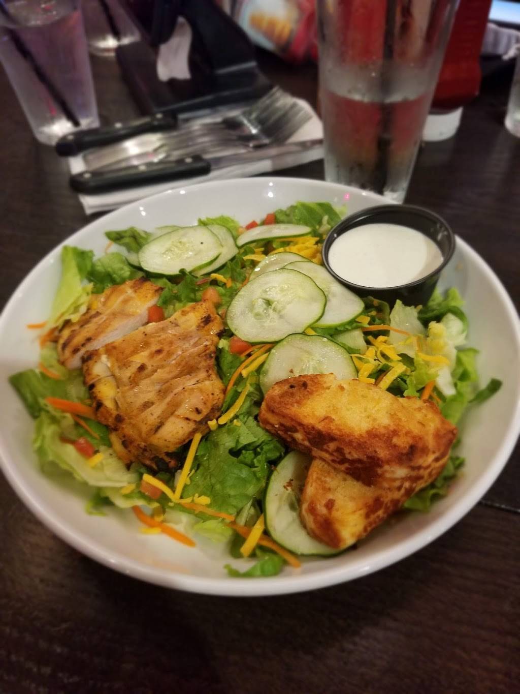 Red Robin Gourmet Burgers and Brews | restaurant | 6420 Grand Ave, Gurnee, IL 60031, USA | 8478550001 OR +1 847-855-0001