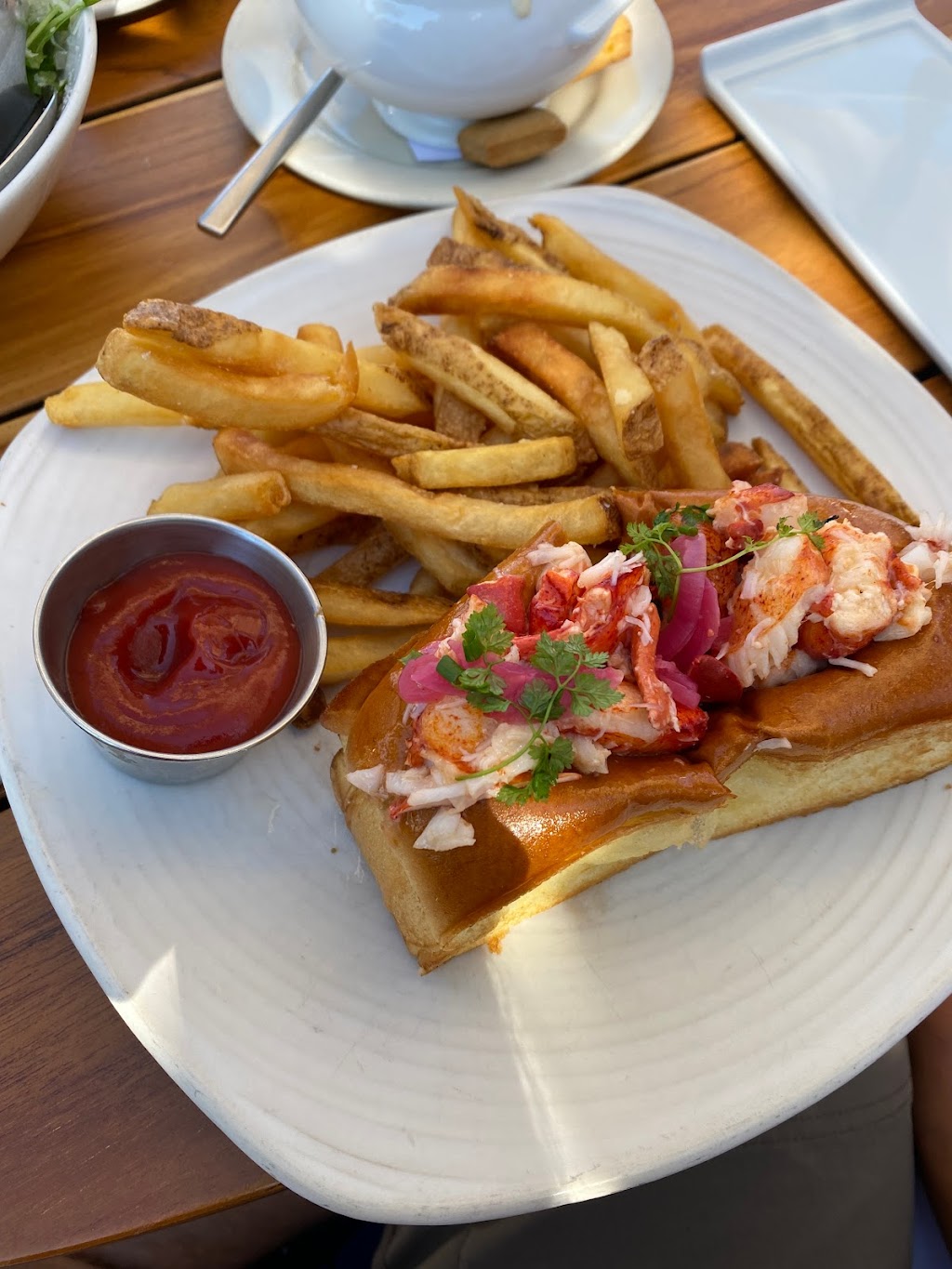 Cru | restaurant | 1 Straight Wharf, Nantucket, MA 02554, USA | 5082289278 OR +1 508-228-9278