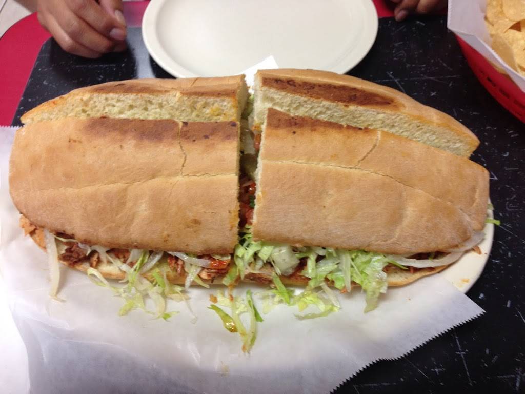 Tacos y mariscos El Güero | restaurant | 1122 R St, Merced, CA 95341, USA | 2094100343 OR +1 209-410-0343