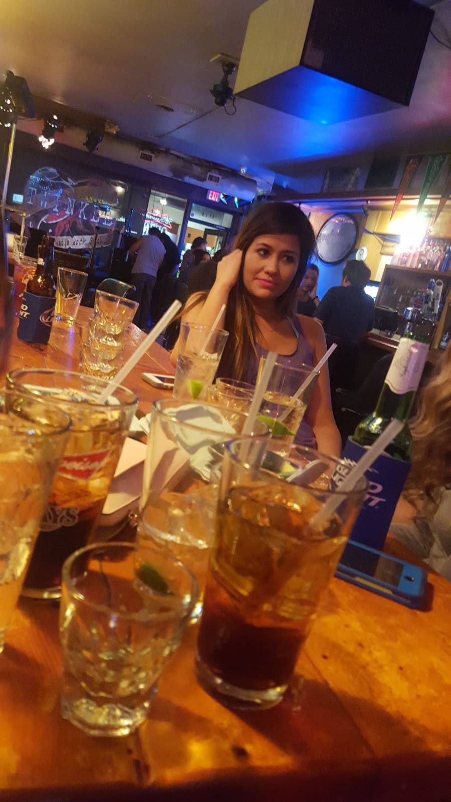 D Coy Ducks Bar & Grille | restaurant | 5410 Marina Dr, Holmes Beach, FL 34217, USA | 9417785888 OR +1 941-778-5888