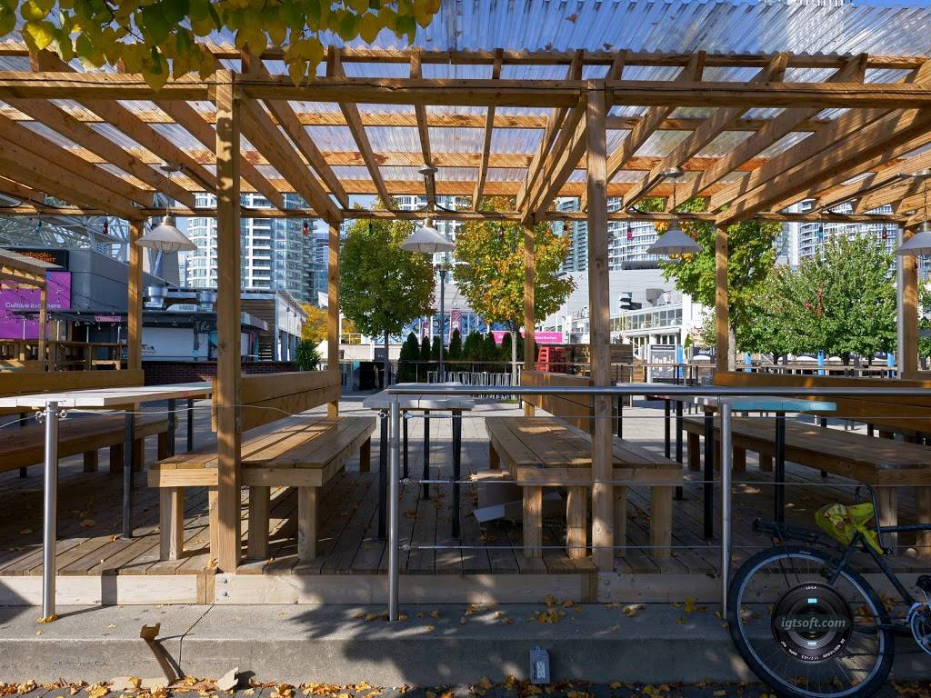 The Slip | restaurant | 235 Queens Quay W, Toronto, ON M5J 2G6, Canada | 8447269227 OR +1 844-726-9227