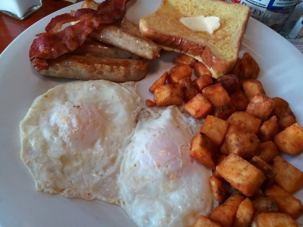 Family Ties | restaurant | 221 Main Rd, Tiverton, RI 02878, USA | 4016242321 OR +1 401-624-2321