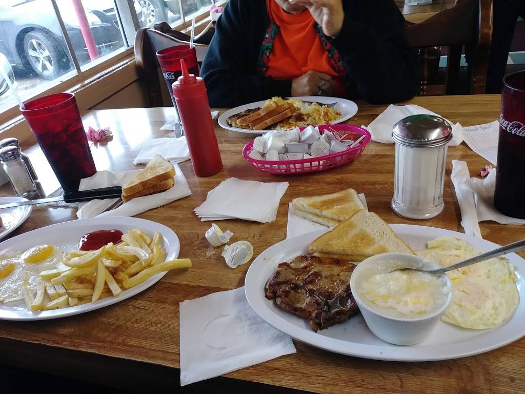 Country Kitchen | restaurant | 4840 N Shepherd Dr, Houston, TX 77018, USA | 7136948839 OR +1 713-694-8839