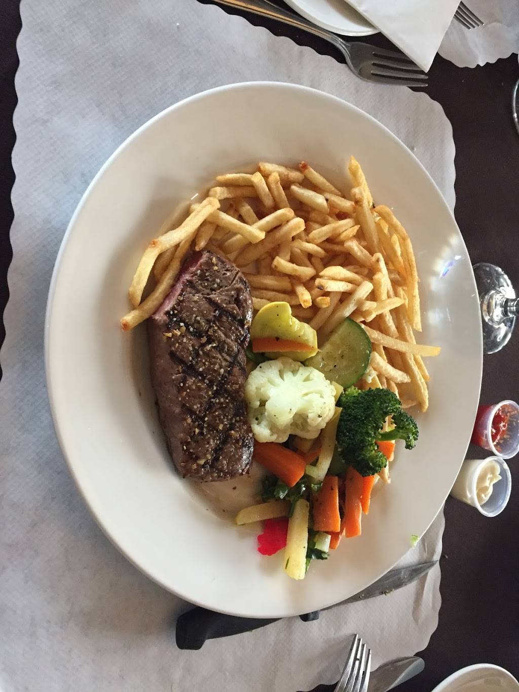 Le Rascal | restaurant | 5050 Boulevard Wilfrid-Hamel, Québec, QC G2E 5X5, Canada | 4186543644 OR +1 418-654-3644