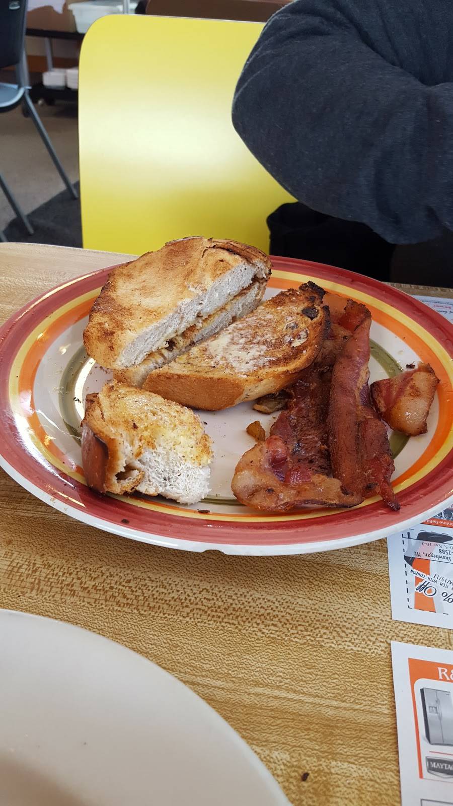 Alices Restaurant | restaurant | 101 North Ave, Skowhegan, ME 04976, USA | 2078584448 OR +1 207-858-4448