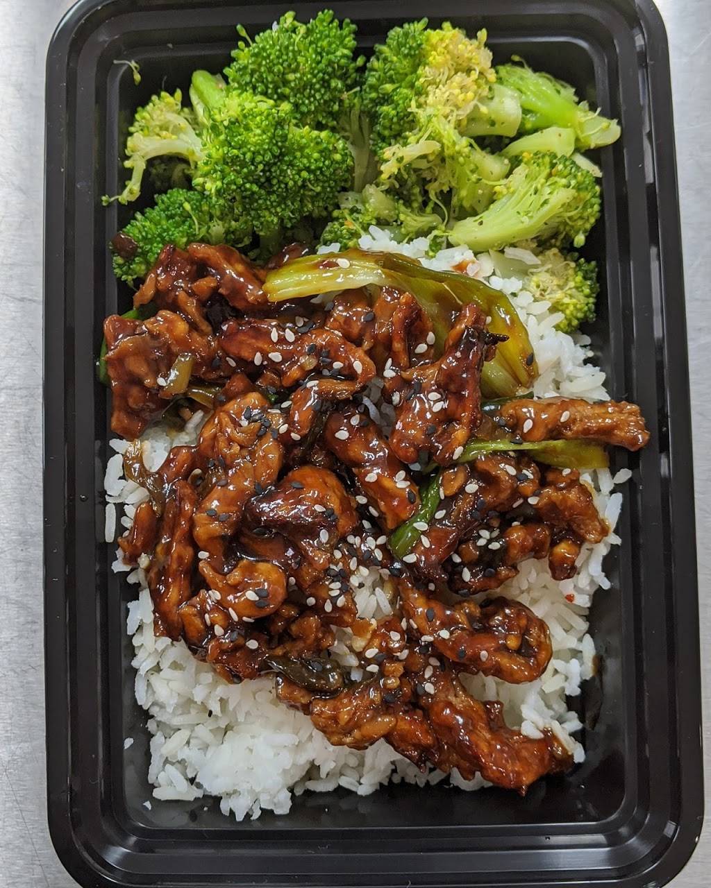 Under the Ground Blono | restaurant | 2 River Run, Downs, IL 61736, USA | 3092120333 OR +1 309-212-0333