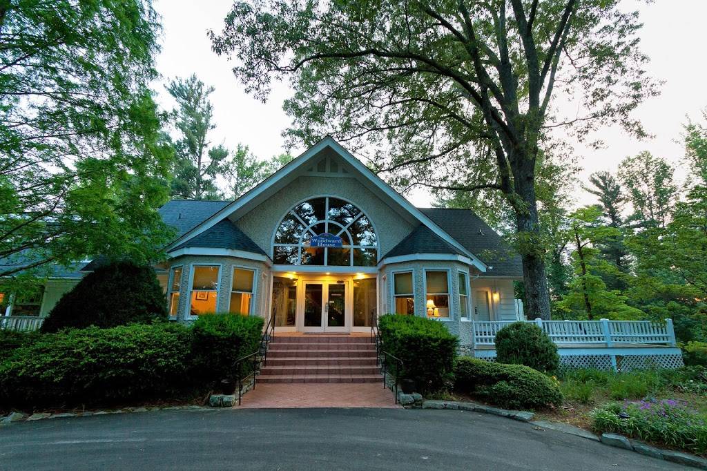 Highland Lake Inn & Resort | restaurant | 86 Lily Pad Ln, Flat Rock, NC 28731, USA | 8286936812 OR +1 828-693-6812