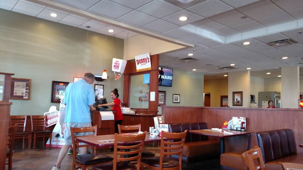 Dennys | restaurant | 3470 W College Ave, Appleton, WI 54914, USA | 9203809424 OR +1 920-380-9424