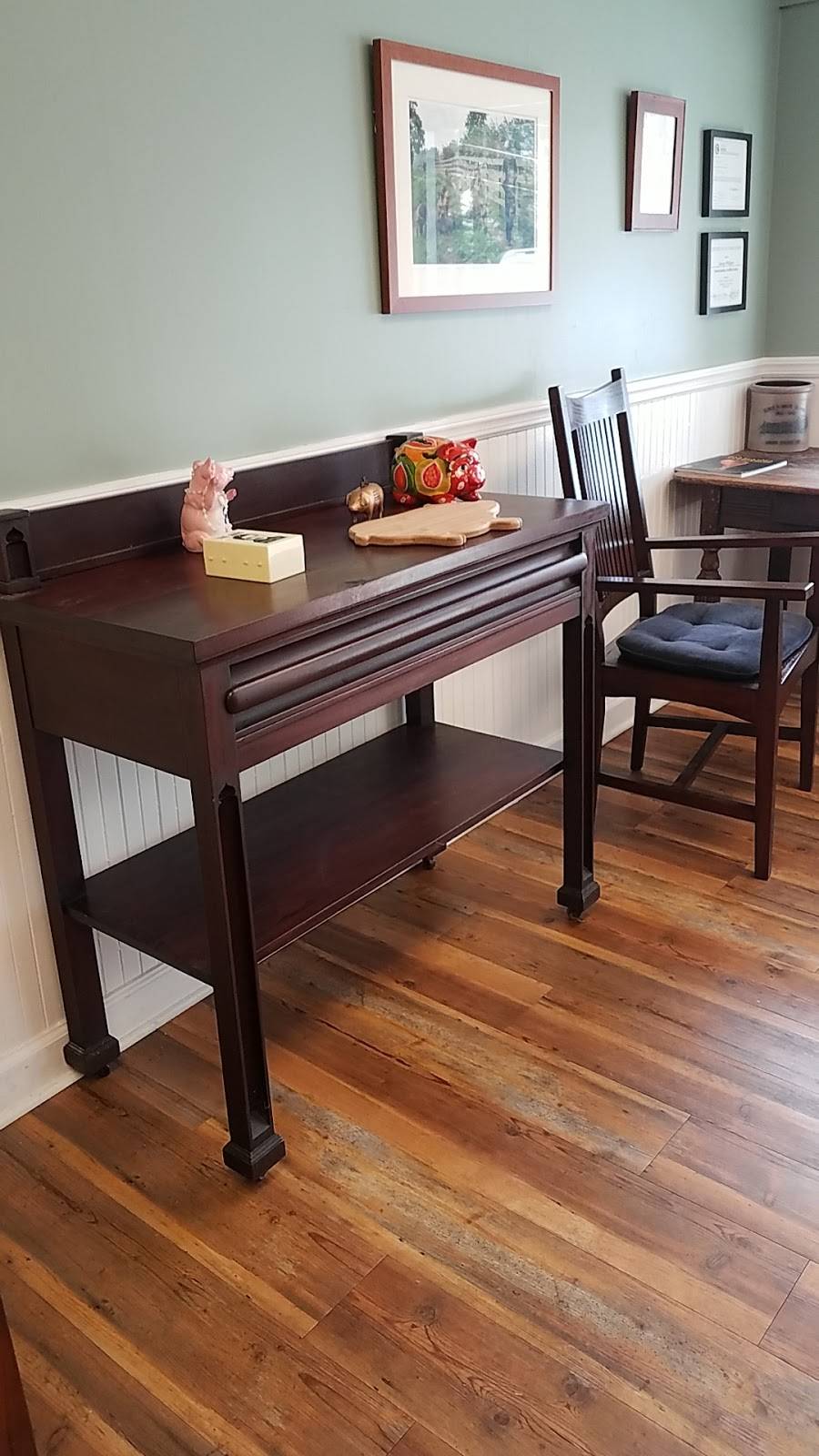 The Ugly Pig | restaurant | 1841 St Margarets Rd, Annapolis, MD 21409, USA | 4105713060 OR +1 410-571-3060