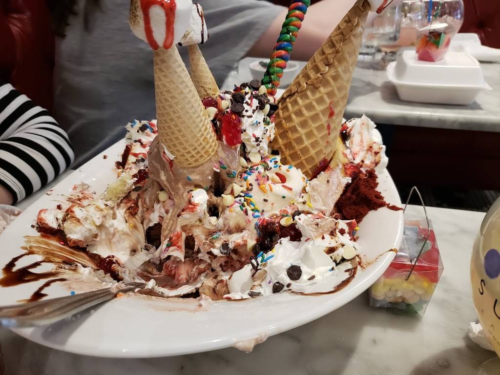 Sugar Factory Chicago-Rosemont | restaurant | 5445 Park Pl, Rosemont, IL 60018, USA | 8472339010 OR +1 847-233-9010