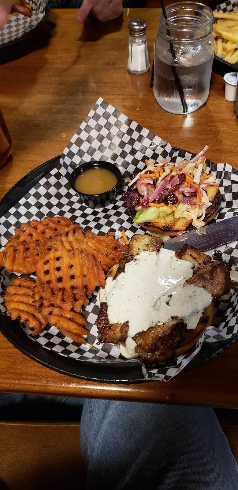 Red Rooster Pub | restaurant | 4618 Jordan Rd, Skaneateles Falls, NY 13153, USA | 3157525825 OR +1 315-752-5825