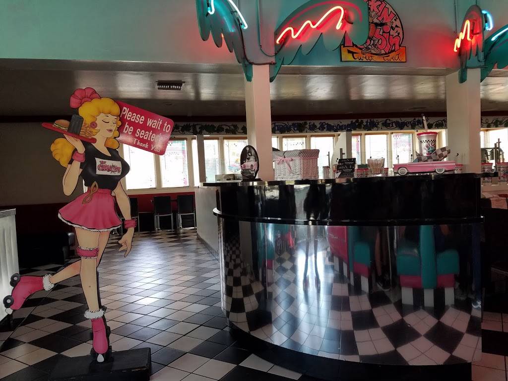 Friscos Carhops Diner | restaurant | 18065 Gale Ave, City of Industry, CA 91748, USA | 6269133663 OR +1 626-913-3663