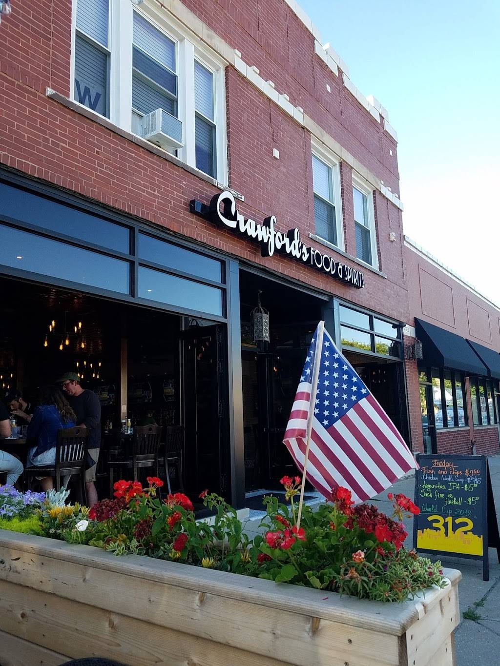 Crawfords Food & Spirits | restaurant | 3942 W School St, Chicago, IL 60618, USA | 7738532961 OR +1 773-853-2961