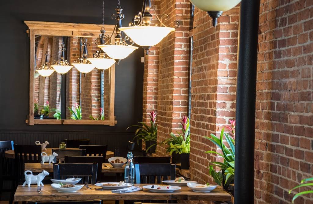 Bradys | restaurant | 37 Mechanic St, Leominster, MA 01453, USA | 9785377111 OR +1 978-537-7111