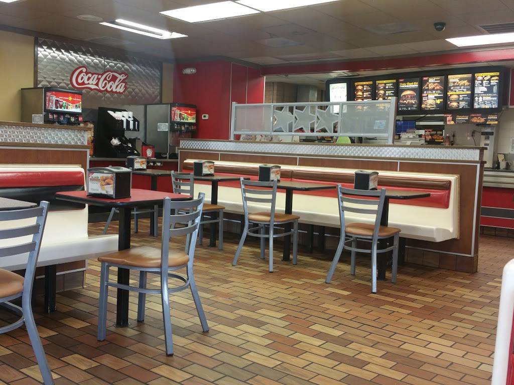 Hardees | restaurant | 300 Main St, Chapmanville, WV 25508, USA | 3048553966 OR +1 304-855-3966