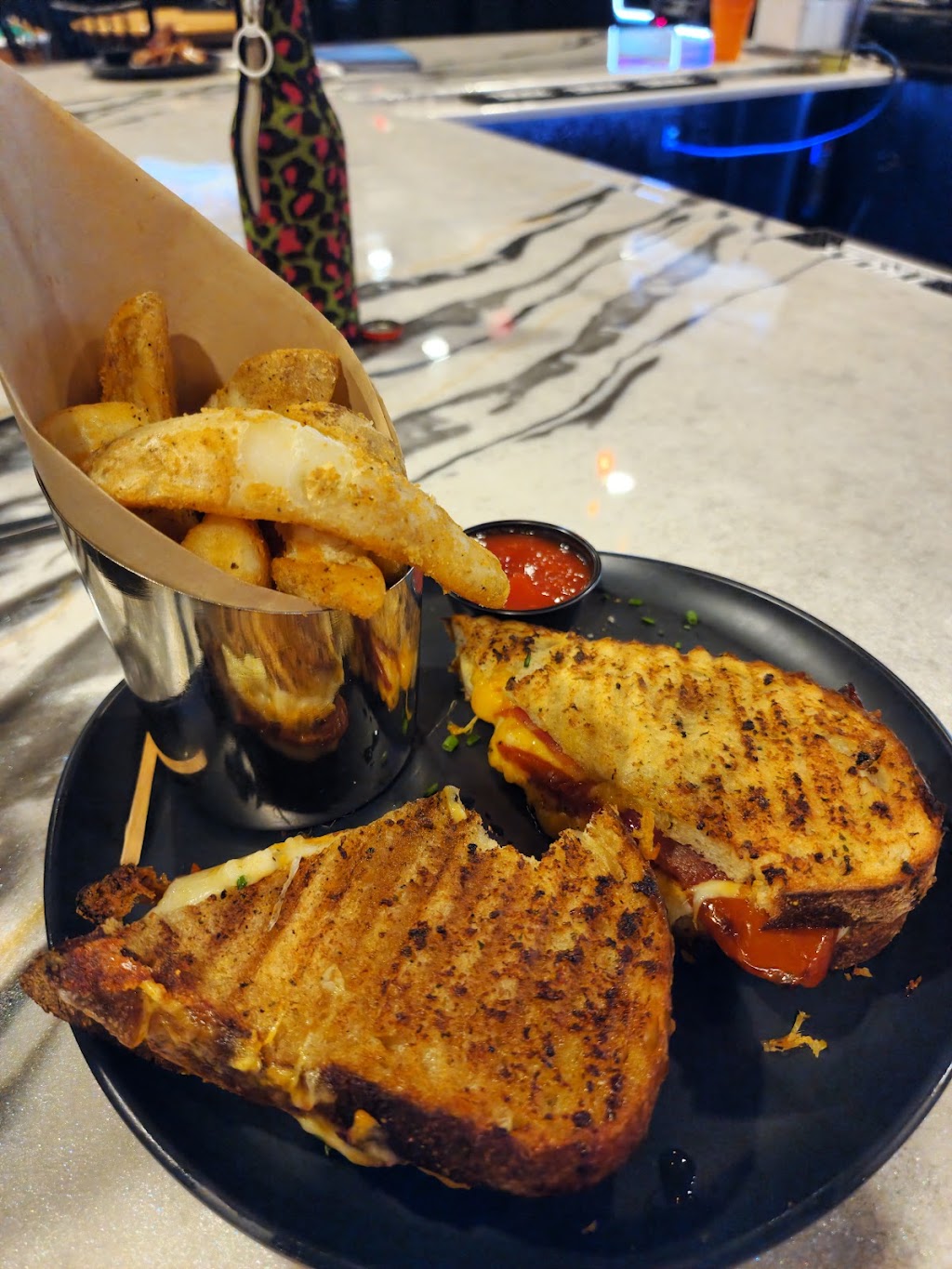 Oasis Indoor Golf | restaurant | 2487 E State St, Salem, OH 44460, USA | 3307087112 OR +1 330-708-7112