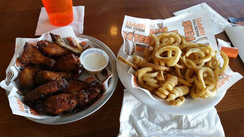 Hooters | restaurant | 850 I-10, Beaumont, TX 77707, USA | 4098929464 OR +1 409-892-9464