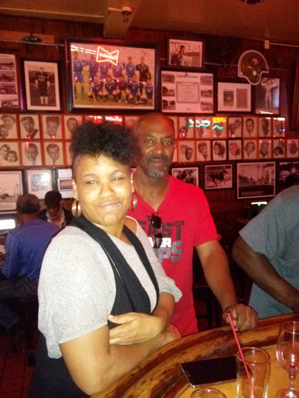 Bank Club Cafe | restaurant | 3900 San Pablo Ave, Emeryville, CA 94608, USA | 5106524381 OR +1 510-652-4381