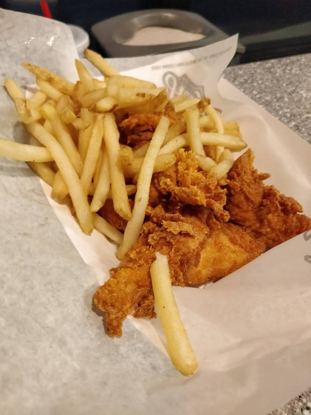 Hardees | restaurant | 820 E Main St, Dallastown, PA 17313, USA | 7172446110 OR +1 717-244-6110