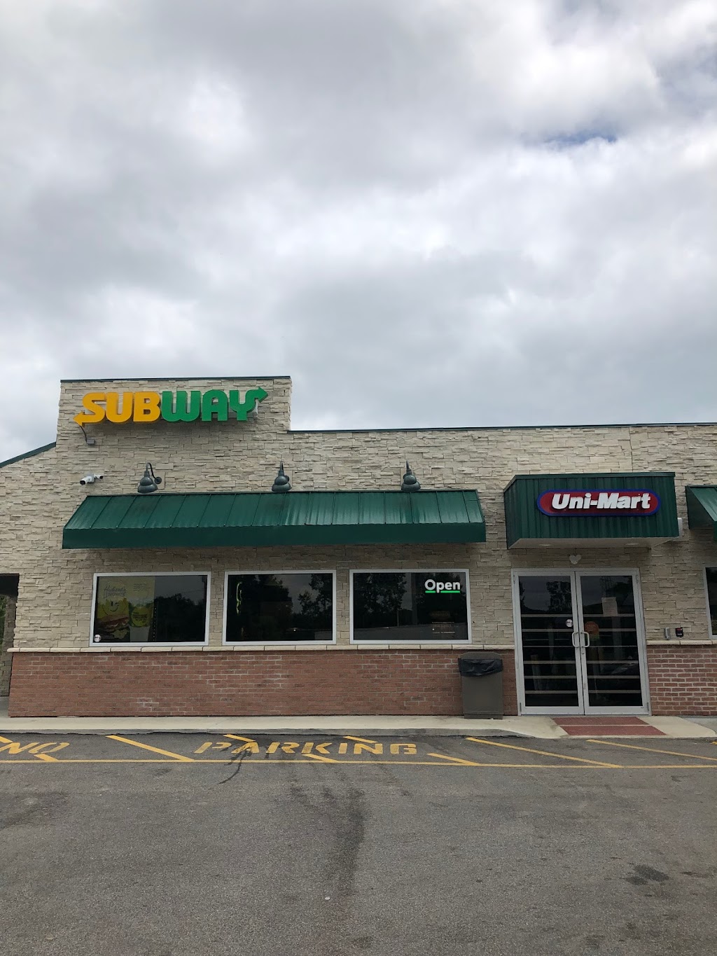 Uni-Mart | restaurant | 5941 Vrooman Rd, Painesville, OH 44077, USA | 4407601006 OR +1 440-760-1006