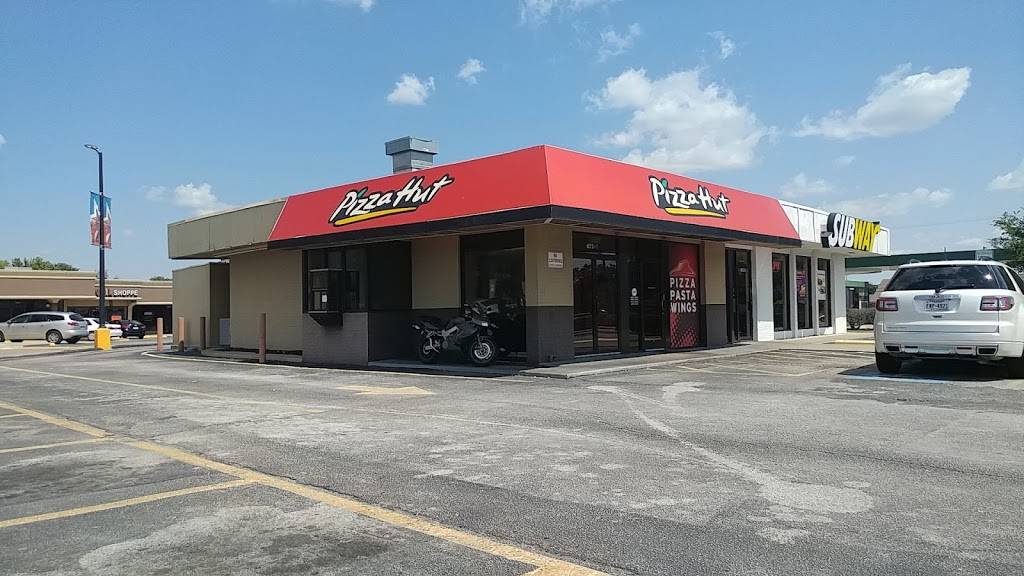 Pizza Hut | restaurant | 1449 W Buckingham Rd, Garland, TX 75042, USA | 9725307100 OR +1 972-530-7100