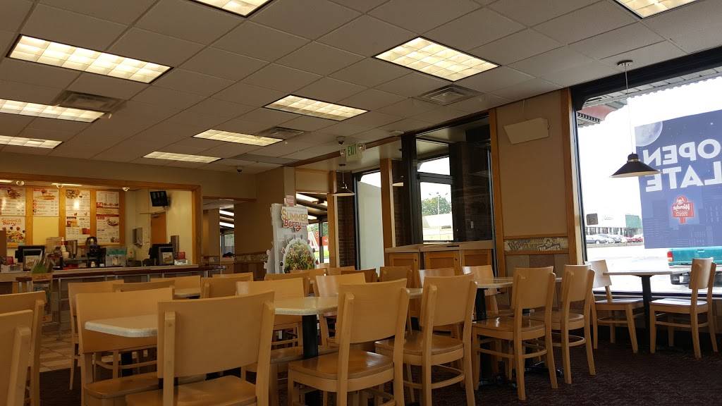 Wendys | restaurant | 608 S College Mall Rd, Bloomington, IN 47401, USA | 8123398428 OR +1 812-339-8428
