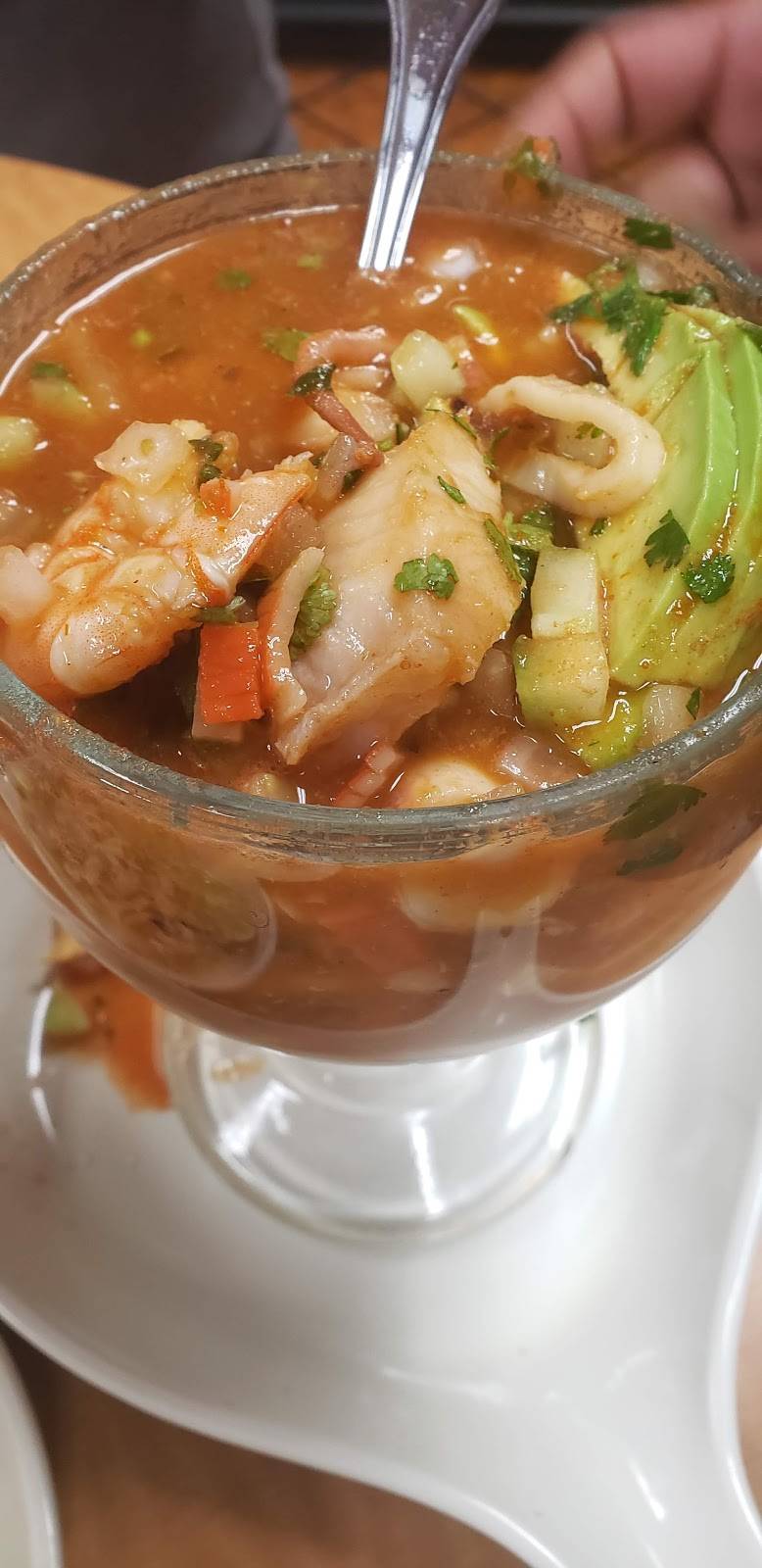 tacos y mariscos el pariente 2 | restaurant | 1285 S Garey Ave suite e, Pomona, CA 91766, USA | 9096225339 OR +1 909-622-5339