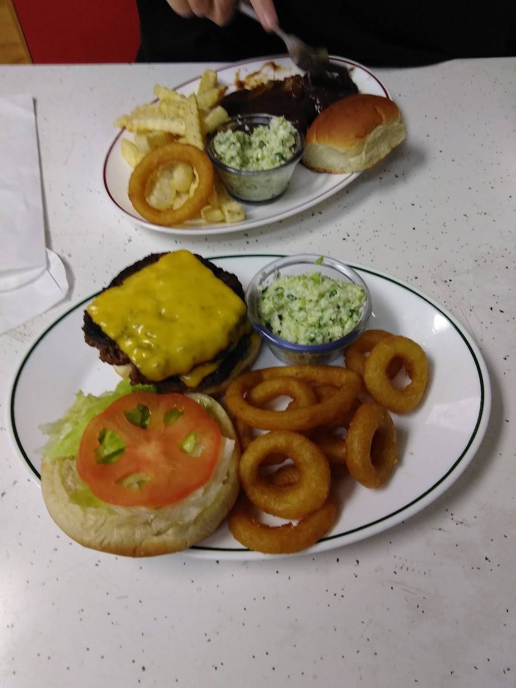 Small Town Grill | restaurant | 220 Elbert St, Elberton, GA 30635, USA | 7062832621 OR +1 706-283-2621