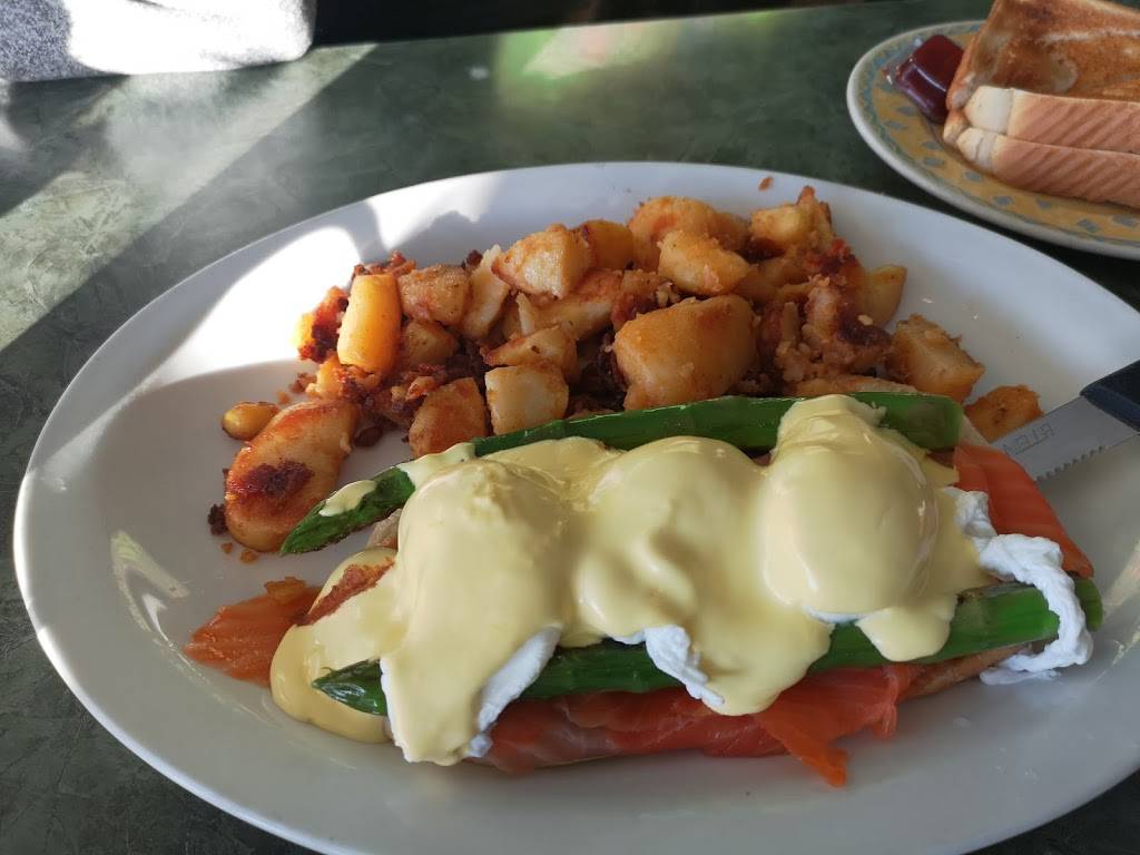 Valley Fields Restaurant | restaurant | 1200 Lawrence Ave E, North York, ON M3A 1C3, Canada | 4164430616 OR +1 416-443-0616