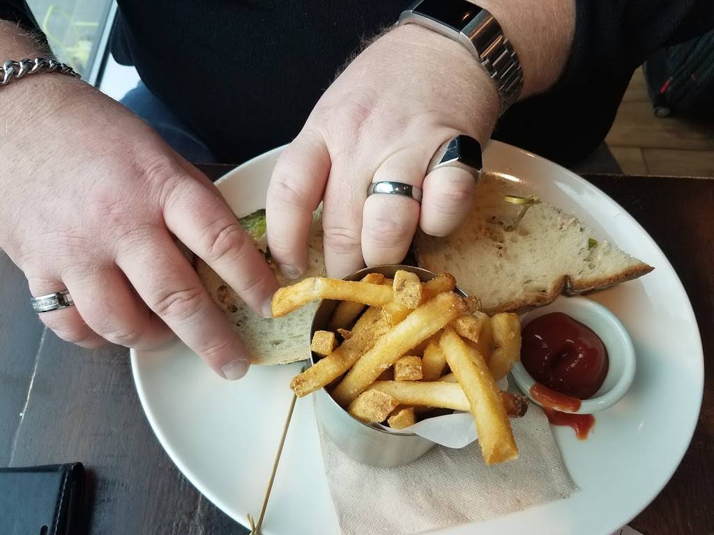 Henrys Tavern | Portland Airport | restaurant | 7000 NE Airport Way c2192, Portland, OR 97218, USA | 5039247909 OR +1 503-924-7909