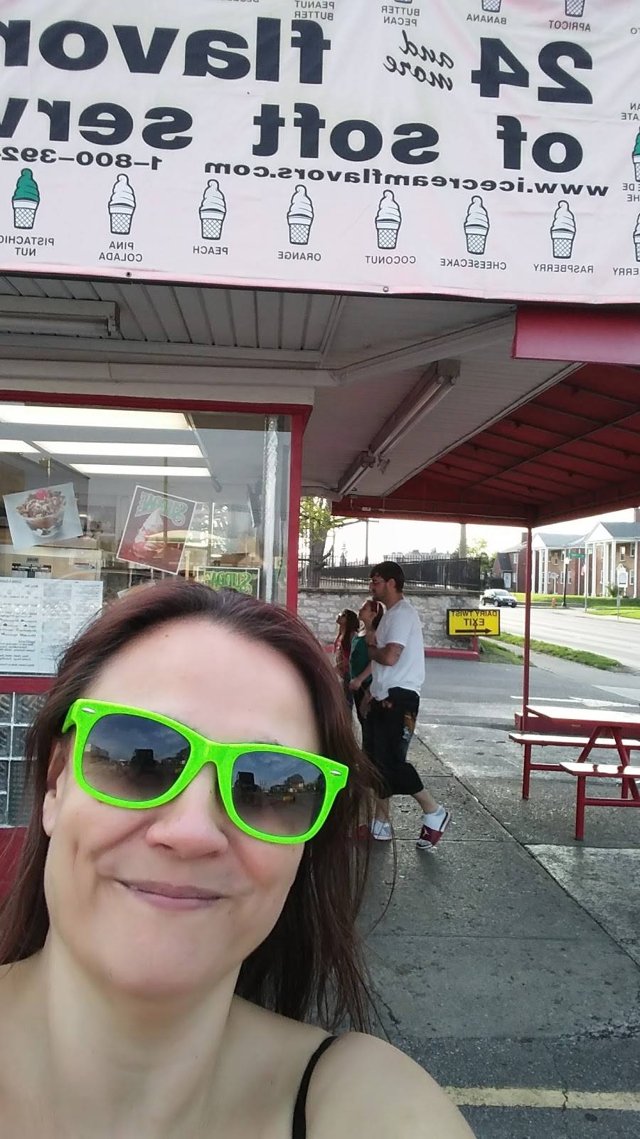 Hilltop Dairy Twist | restaurant | 2860 Sullivant Ave, Columbus, OH 43204, USA | 6142798466 OR +1 614-279-8466