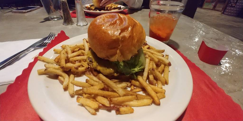 The Mad Apple Burger & Billiard Co. | restaurant | 3025 W College Ave, Appleton, WI 54914, USA | 9209553990 OR +1 920-955-3990