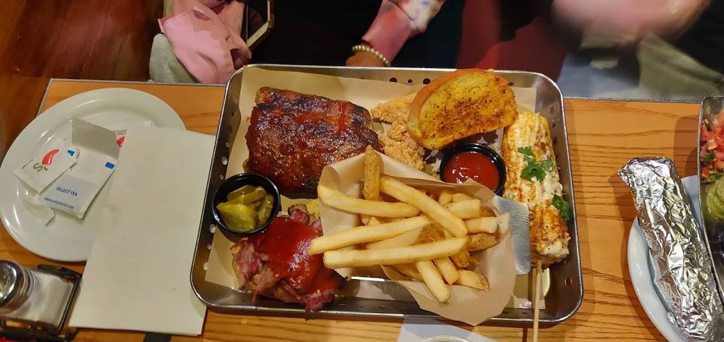 Chilis Grill & Bar | meal takeaway | 300 W Calaveras Blvd, Milpitas, CA 95035, USA | 4089429106 OR +1 408-942-9106