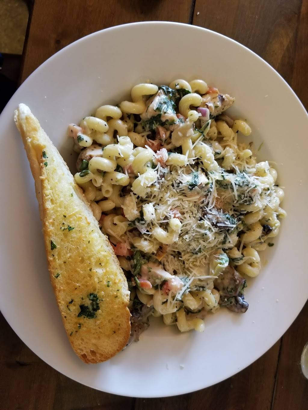 Bar Louie | night club | 3100 Vandercar Way, Cincinnati, OH 45209, USA | 5133511453 OR +1 513-351-1453