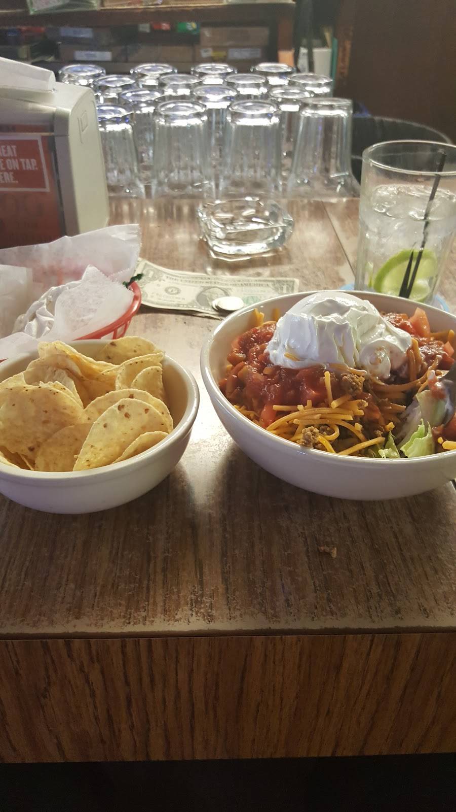 Vics Cafe | restaurant | 1839 E Market St, New Albany, IN 47150, USA | 8129444338 OR +1 812-944-4338