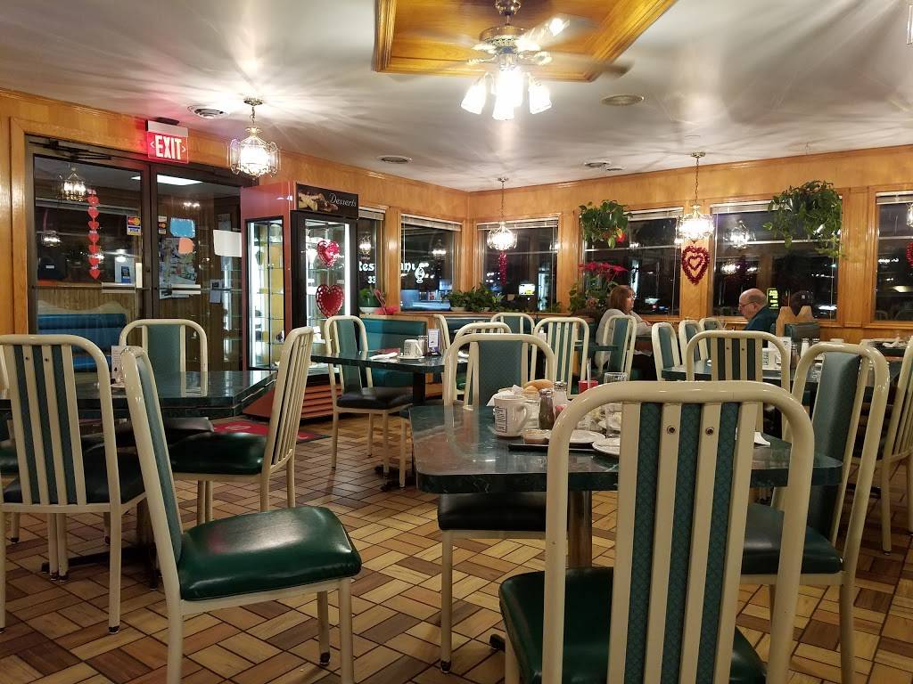 Isabels Family Restaurant | restaurant | 1110 N Seminary Ave, Woodstock, IL 60098, USA | 8153378230 OR +1 815-337-8230