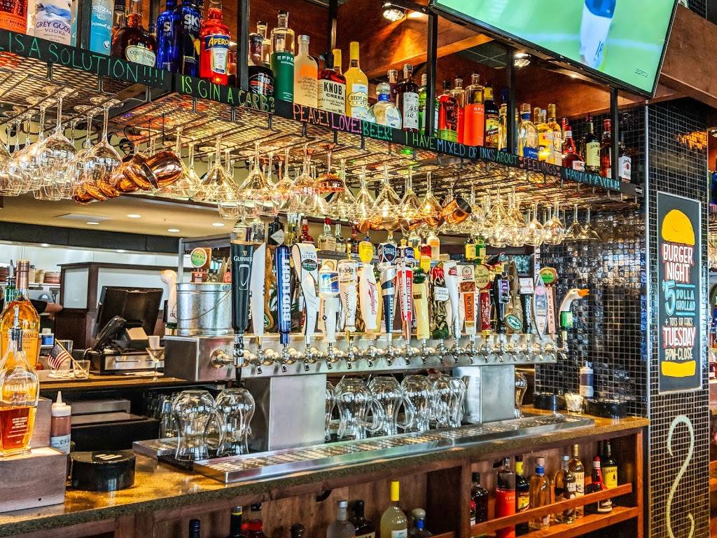 Bar Louie - The Avenue at White Marsh | night club | 8133-C, Honeygo Blvd, Baltimore, MD 21236, USA | 4108447512 OR +1 410-844-7512