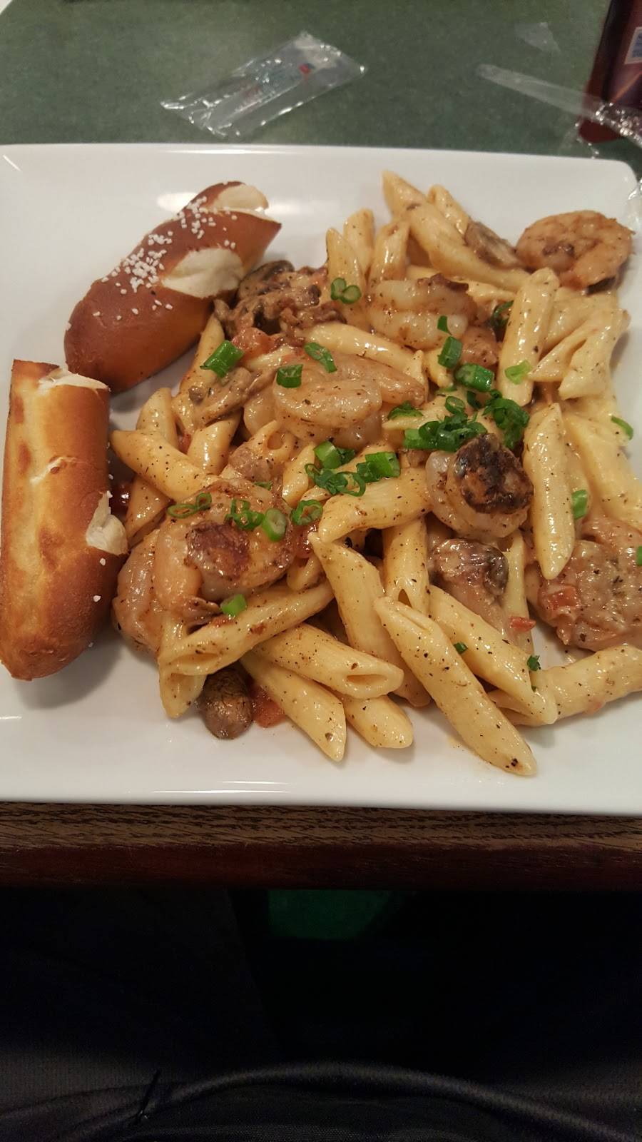 The Greene Turtle Sports Bar & Grille | restaurant | 1218-A Shank Farm Way, Hagerstown, MD 21742, USA | 3017458800 OR +1 301-745-8800