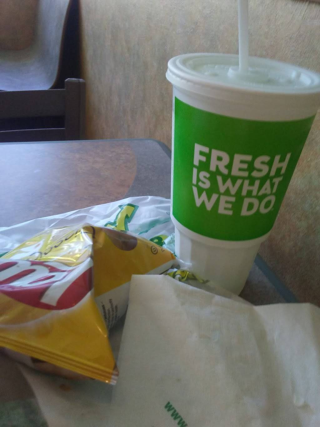 Subway Restaurants | restaurant | 707 E Pkwy S, Memphis, TN 38104, USA | 9012764420 OR +1 901-276-4420