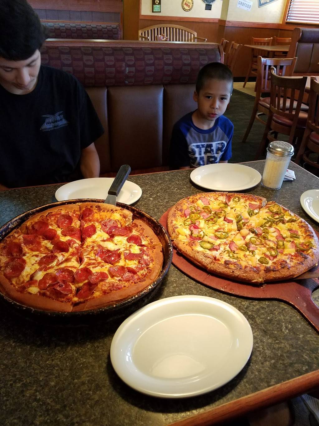 Pizza Hut | restaurant | 12183 Hesperia Rd, Victorville, CA 92395, USA | 7602434444 OR +1 760-243-4444