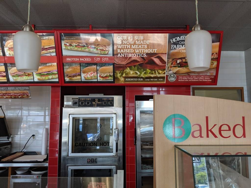 Mr.Sub | restaurant | 755 Dundas St W, Mississauga, ON L5C 3B6, Canada | 9052721067 OR +1 905-272-1067