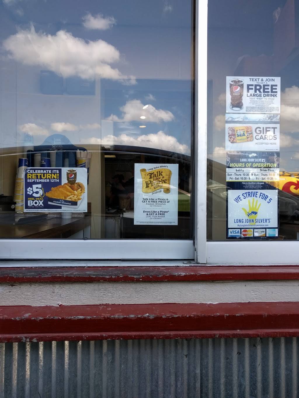 Long John Silvers | restaurant | 6104 Lake Ave, St Joseph, MO 64504, USA | 8162382307 OR +1 816-238-2307