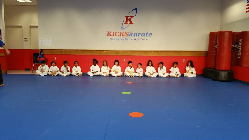 King Farm Village Center | shopping mall | 302-404 King Farm Blvd, Rockville, MD 20850, USA | 7034424300 OR +1 703-442-4300