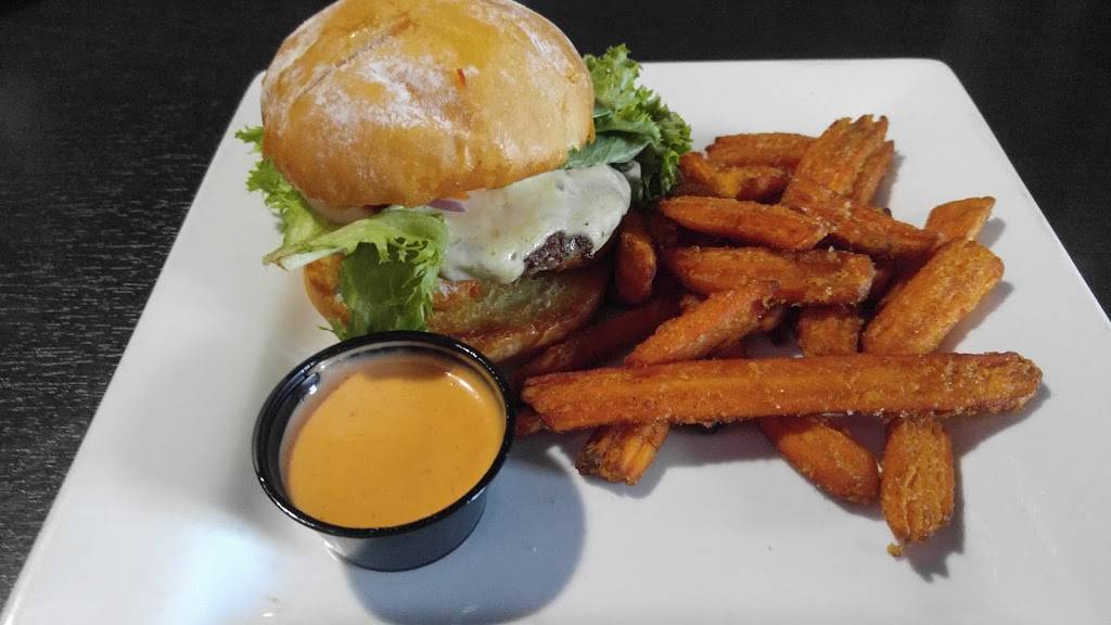 1st & Main | restaurant | 101 Main St, Dubuque, IA 52001, USA | 5635878152 OR +1 563-587-8152