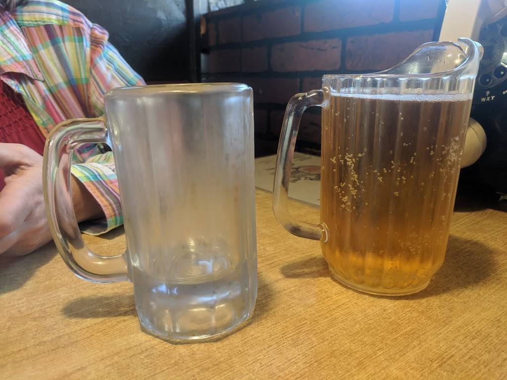 Pizza King | restaurant | 637 E 5th St, Connersville, IN 47331, USA | 7658258568 OR +1 765-825-8568